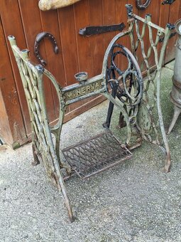 Stojan šijacej mašiny piecka - 2