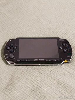 PSP 1000 + nabíjačka - 2