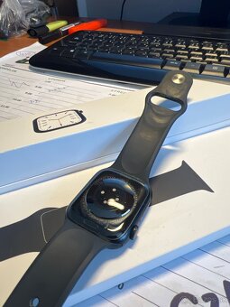 Predam hodinky Watch Series 7, 45 mm. - 2