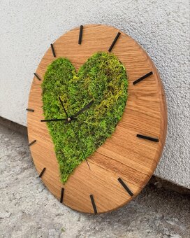 Dubové hodiny s machovým srdcom - 2