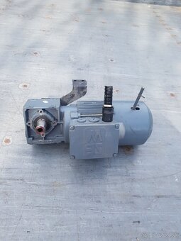 Elektomotor 0.37 kW s prevodovkou - 2