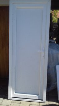 dvere plastove  vchodove dvere  garaž brana - 2