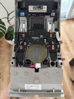 AUDI A6 C6 OSVETLENIE INTERIÉRU 4F0951177 - 2