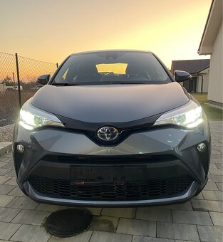 ZNÍŽENÁ CENA: Toyota C-HR, 1.8 Hybrid, tmavosivá metalíza - 2