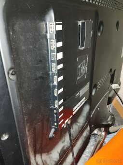 PONÚKAM NA PREDAJ PLAZMU SAMSUNG+STOLIK POD TELKU. - 2