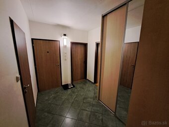 Prerobený trojizbový byt s lodžiou - 2