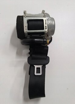 VW Passat B8 2014- ľavý a pravý zadný pás  cena/ks - 2