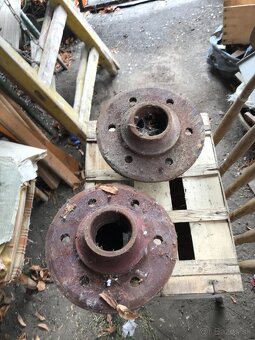 Náboj Predného Kolesa Zetor - 2