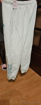 Nove teplaky Nike v. M-L - 2
