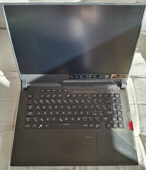 Asus ROG Strix SCAR G533QR - 2