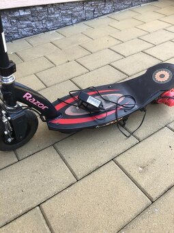 Elektrická kolobežka RAZOR 100s - 2