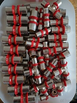 vodárske fitingy.spojky,kolienka,t.kusy,redukcie..... - 2