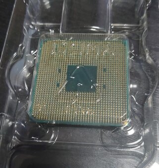 AMD Ryzen 7 2700X + AMD Wraith PRISM Cooler - 2