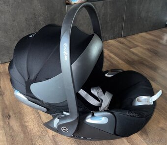 Autosedačka značky CYBEX cloud i-size plus platinum - 2