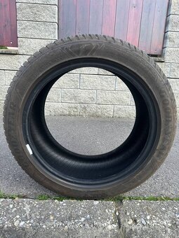 Predám celoročne pneumatiky GOOD YEAR 235/45 r17 97Y - 2