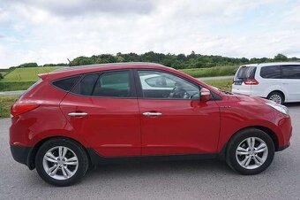 Hyundai ix35 2013 2.0 CRDi 100kw strieborna,červena,čierna - 2