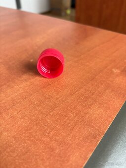 Vrchnáky na PET fľaše. - 2