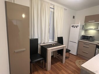 PRENÁJOM prerobeného a zariadeného 2 izbového bytu. - 2