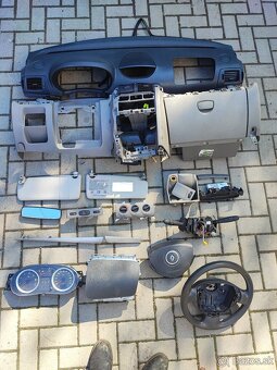 Predám volant s erbegom na Renault Thalia rok 2010 - 2