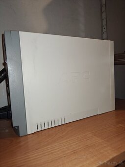 APC backUPS 800 RS - Záložný zdroj - 2