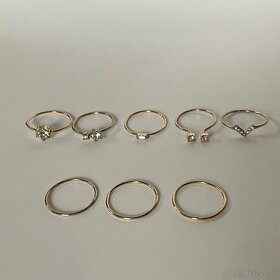 H&M Minimalistický set prsteňov rôznych štýlov veľkosť S - 2