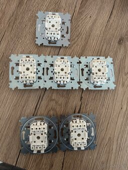 Elektroinštalačný materiál - 2