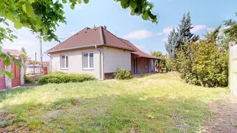 Slnečný rodinný dom na priestrannom pozemku v kľudnej lokali - 2