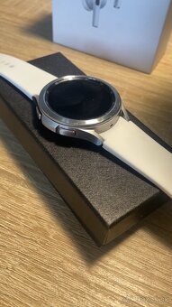 Samsung Galaxy Watch4 Classic 46mm LTE Strieborné - 2