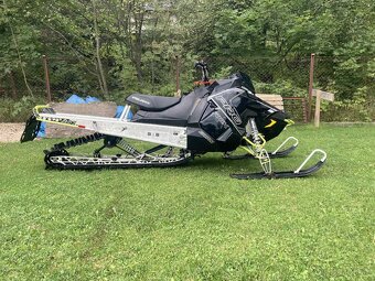 Snežný skúter Polaris Pro RMK AXYS 800 - 2