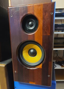 -- Pedám regálové reproduktory -- - 2