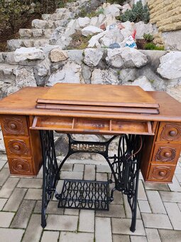 Šijací stroj Singer - 7 zásuvkový - 2