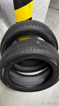 Yokohama BluEarth-Winter V906 SUV 235/55 R20 102V - 2