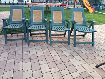 Predám 4 ks záhradné polohovatelne stoličky.... - 2