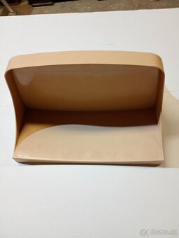 Police do kúpeľne - 2