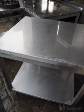 Antikorový stôl na kolieskach - 2