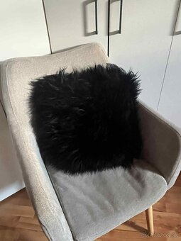 Vankúš z ovčej kožušiny čierny - 2