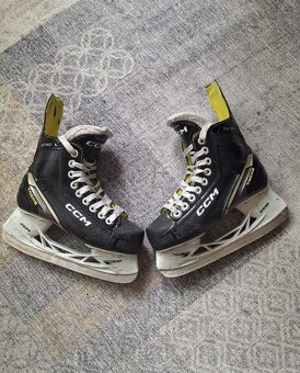 Predam juniorske korčule a hokejku - 2