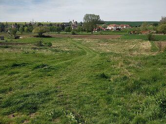 Predám pozemok 14 km od Levíc - 2