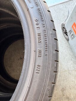 225/40R18 - 2