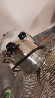 Predám kovový stojanový ventilátor s 3 rýchlosťami - 2