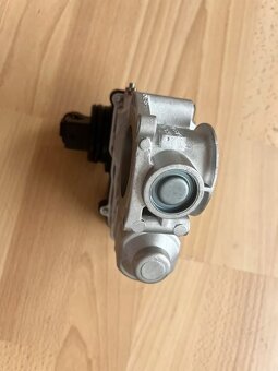 Originálna škrtiaca klapka Nissan Micra K12 – ako nová - 2