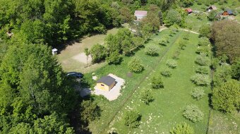Pozemok so záhradnou chatkou v Nimnici - 2