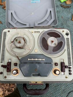 kotúčový magnetofón TESLA - 2