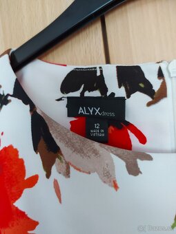 Elegantné spoločenské kvetinkové šaty - 2