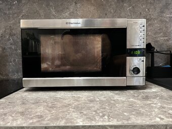 Elektrolux mikrovlnka s funkciou grilu - 2