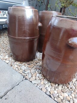 Veľké keramické sudy na kapustu, skorej ako dekorácia - 2