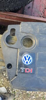 Plastový kryt motora VW Passat - 2