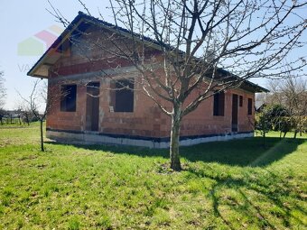 Na predaj rozostavaný 4-izbový rodinný dom – tehlová novo - 2