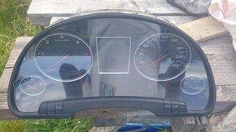 Budíky Audi A4 b6,b7 - 2