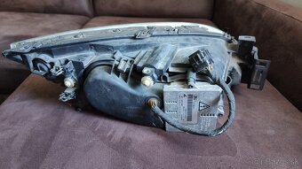 predné svetlá Ford Mondeo mk3 - 2